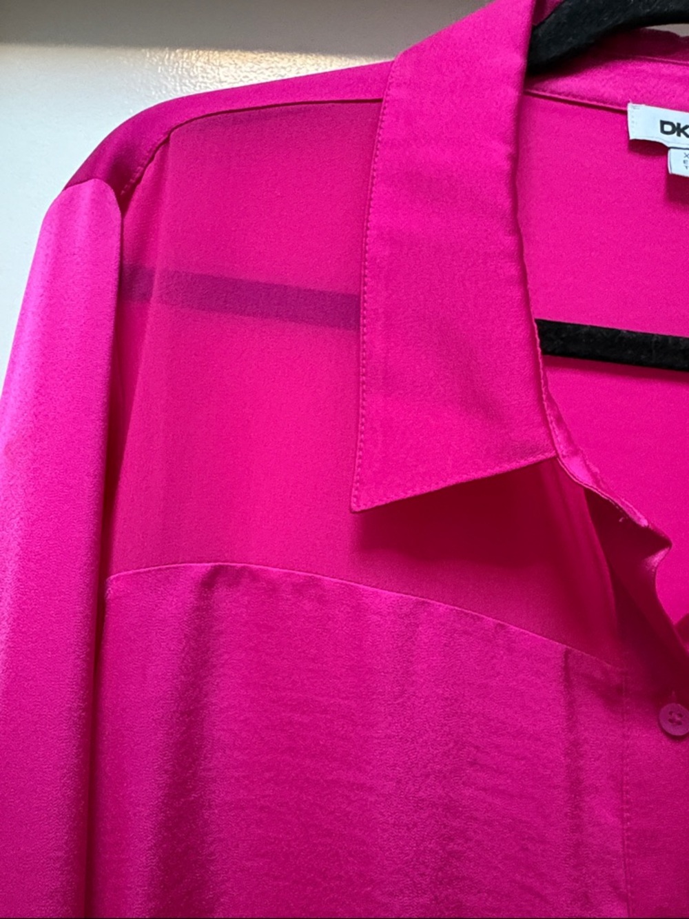 DKNY hot pink satin button-front long sleeve blouse NWT Size XL - Picture 3 of 8